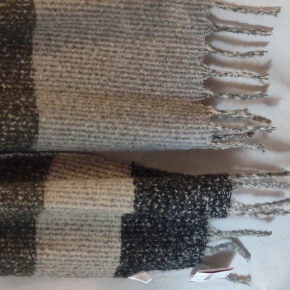 Basha accessories multi-color stripe scarf - Picture 5 of 6